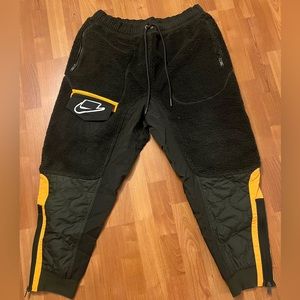 Mens Nike sweatpants Sherpa sportswear joggers size Large hunter green n yellow